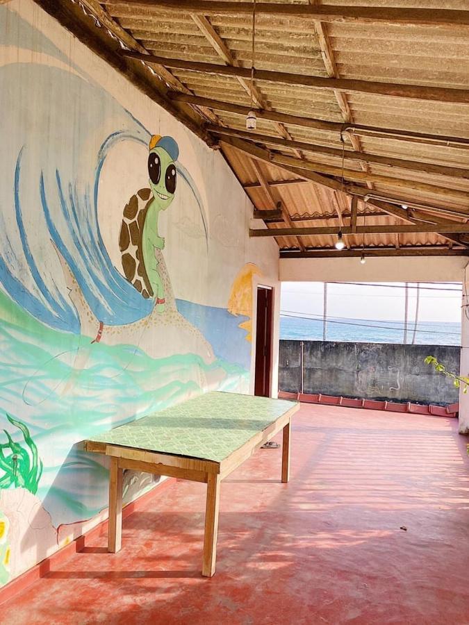 The Wave Surf Inn Midigama Midigama East Exterior foto